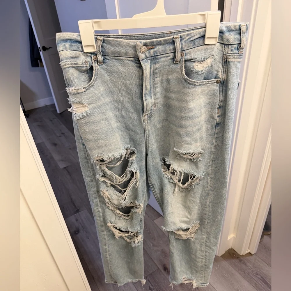 American Eagle Ripped Denim Jeans - Picture 2 of 14